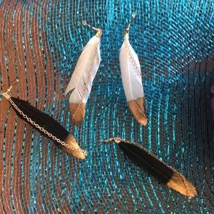 Real feather’s hand dipped in gold paint